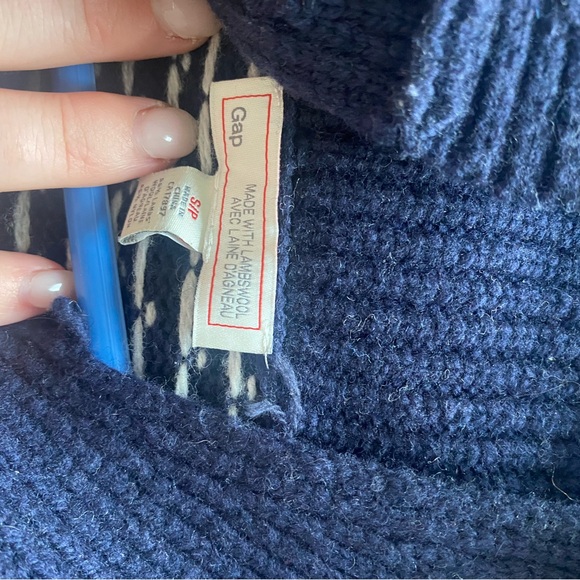 Gap men’s knit sweater - Picture 2 of 2